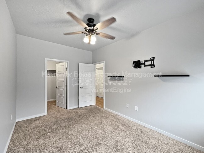 Building Photo - 4265 N Reed Ln