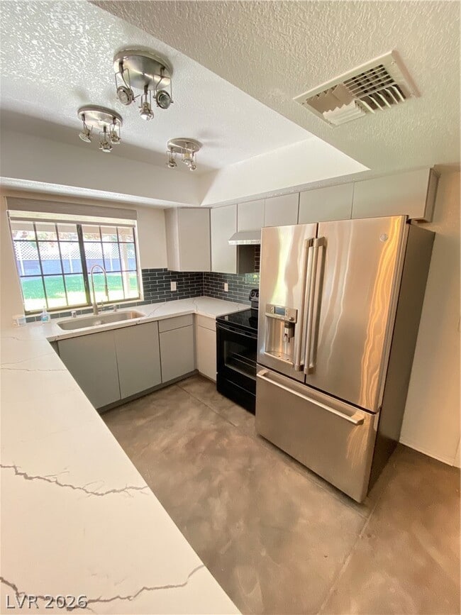 Building Photo - 2521 E Serene Ave