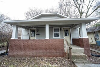 Building Photo - 2930 N Dearborn St