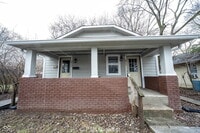 Building Photo - 2930 N Dearborn St