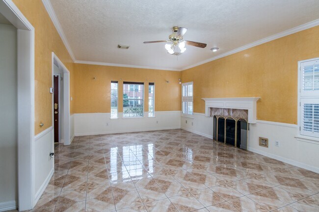 Building Photo - 6218 Summerville Ln