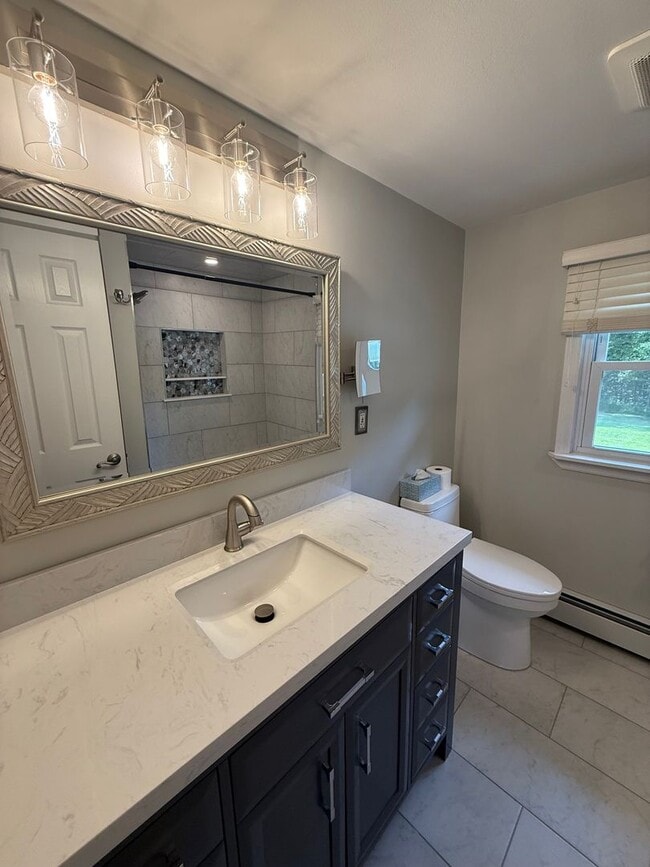 Building Photo - 3 Bedroom House with Many Amenities in Roc...