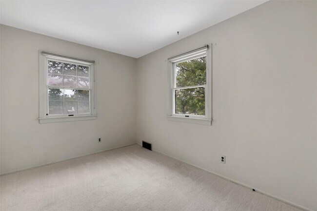 Building Photo - 640 S Sappington Rd