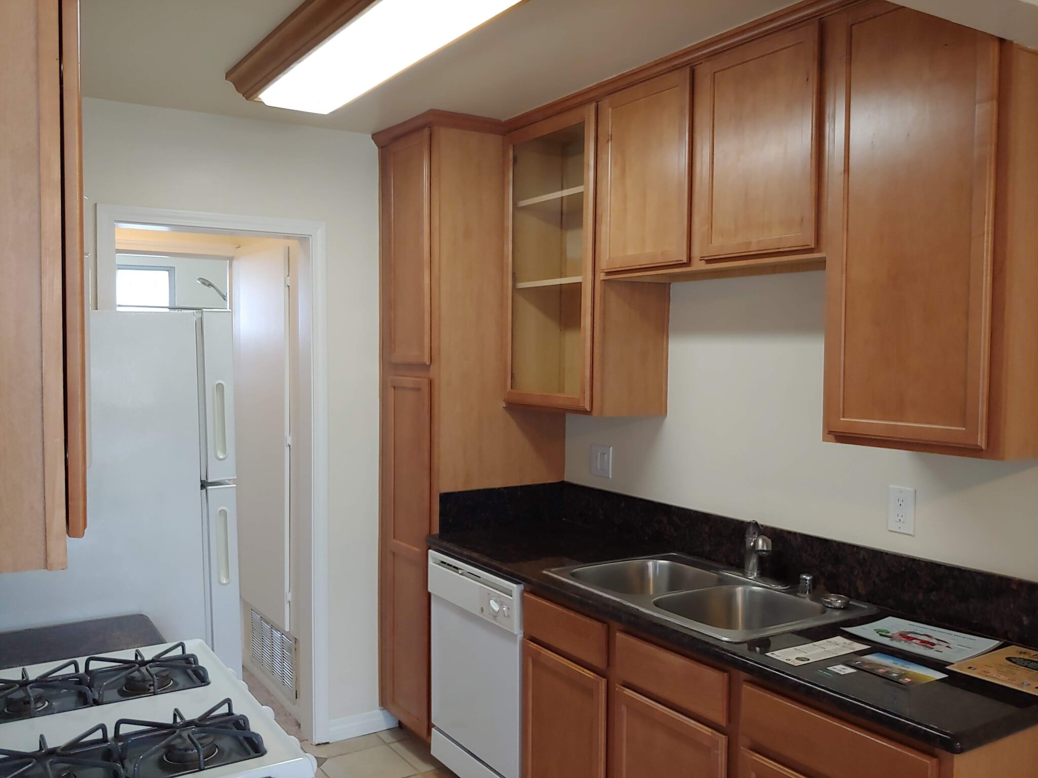 Building Photo - 1430 W Lambert Rd