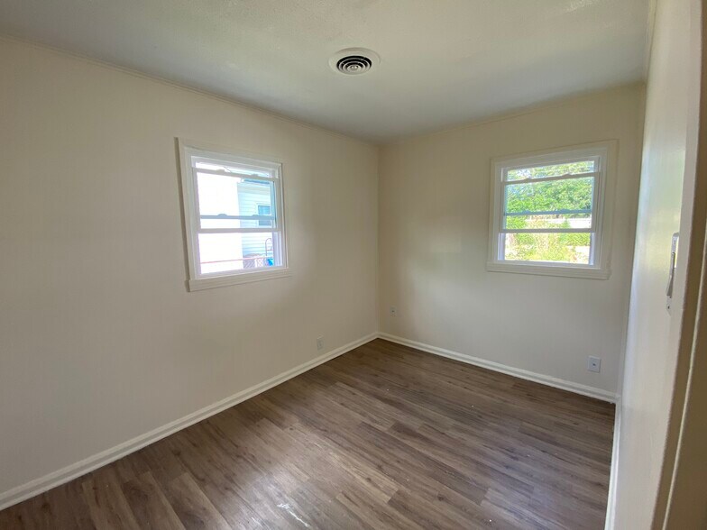 Building Photo - 184 Little Flower Ln