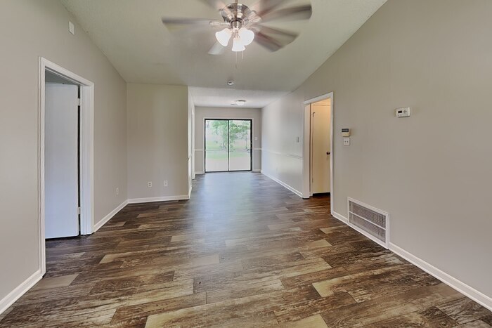 Building Photo - 2215 Medlin Ct