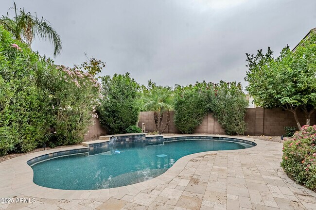Building Photo - 2744 E Donato Dr