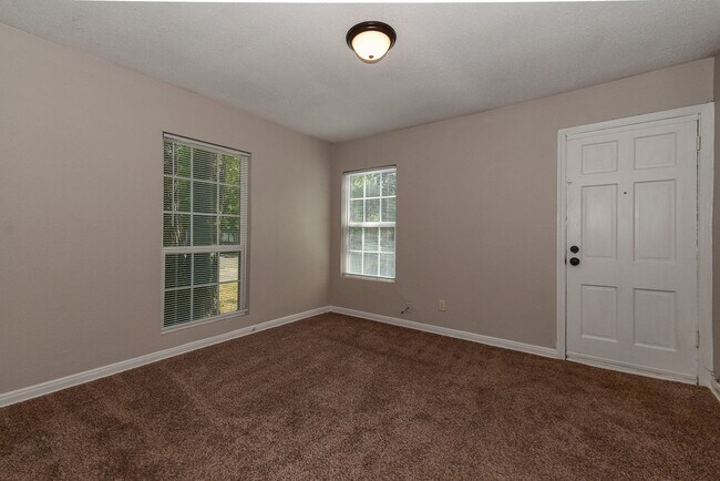 Building Photo - 1103 Pecan Ave