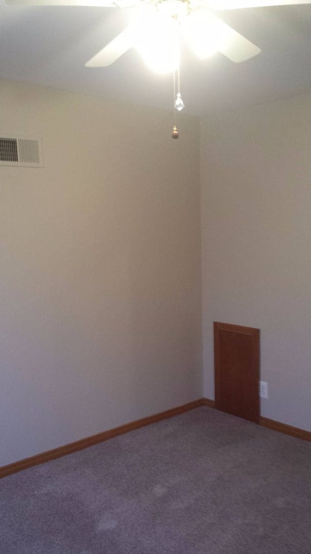 Building Photo - 3 Bedroom, 1.5 Bathroom House with Detached Double Garage