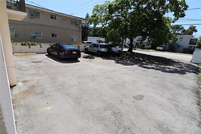 Building Photo - 951 SW 7th St