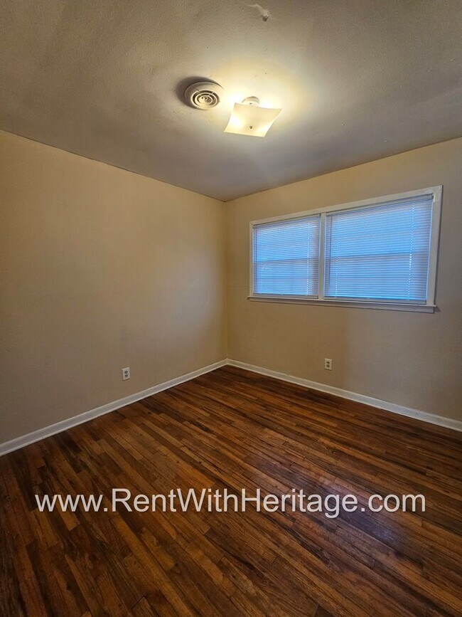 Building Photo - Great Brick Ranch / Harwood Floors / Huge Shop or Extra Storage / No Garage / Great Private Back ...