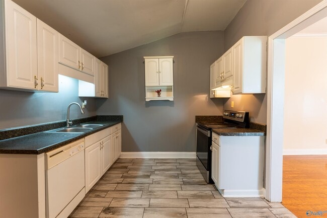 Building Photo - 718 Rison Ave NE