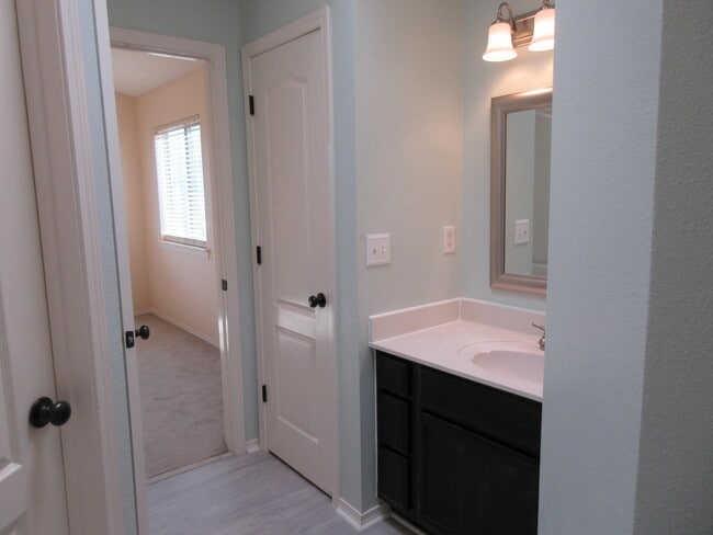 Building Photo - 14310 Island Point Dr