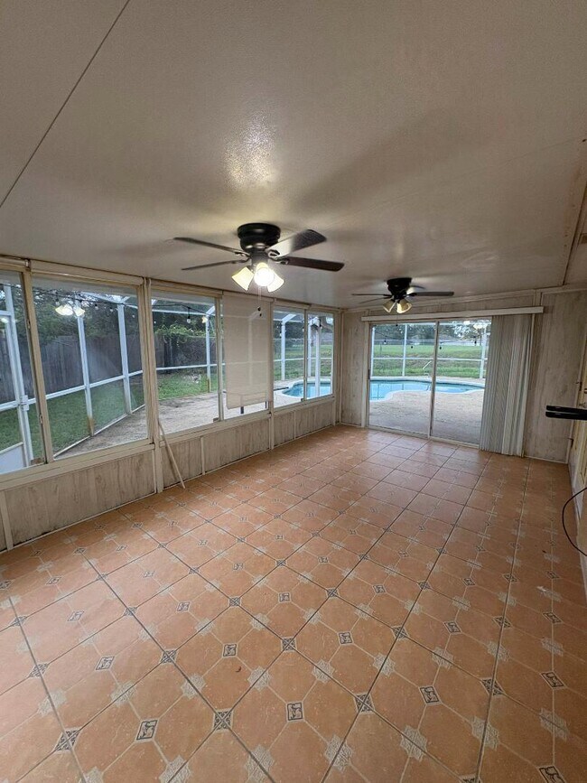 Building Photo - 436 Mango Cir