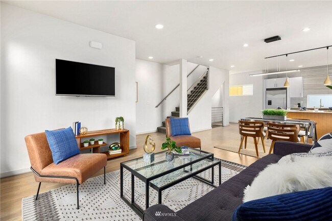 Building Photo - Contemporary 3 Bed 2.5 Bath Home with Rooftop Deck in Ballard