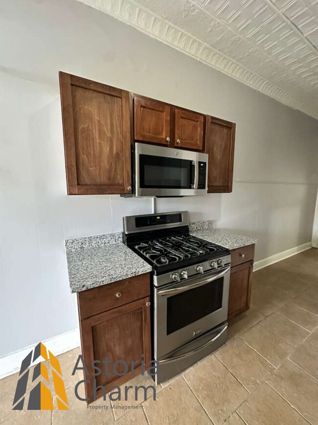 Building Photo - 3 Bedroom with Fenced Yard and Spacious Primary Bedroom near Coppin University