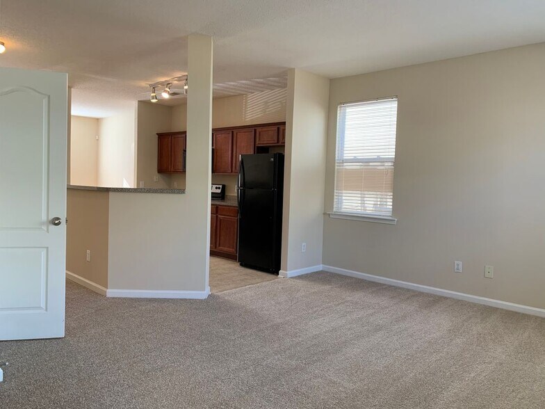 Building Photo - 2148 Bayrose Cir