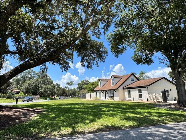 Building Photo - 4324 Pine Lake Dr