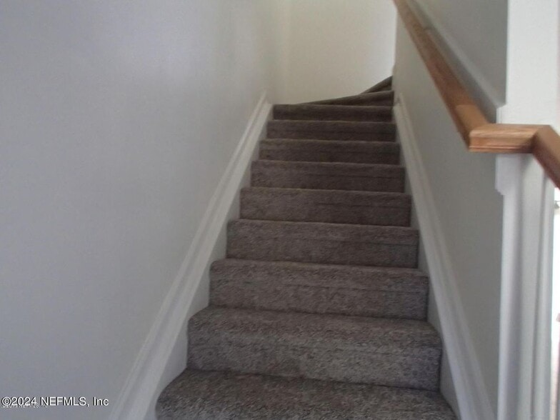 Building Photo - 8125 SUMMERGATE Court