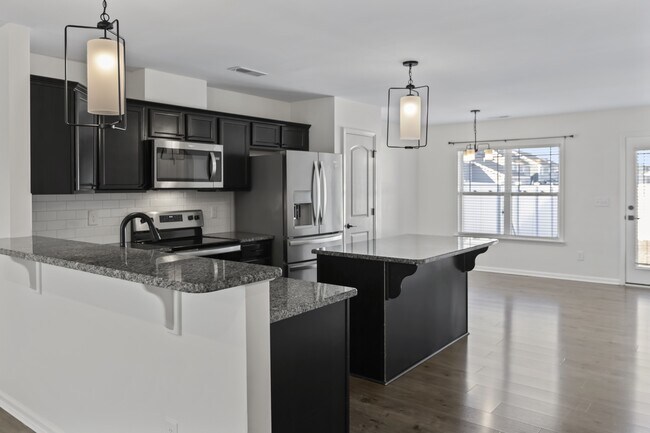 Building Photo - 704 Jade Ln