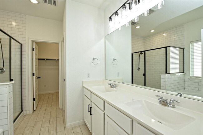 Building Photo - 17709 Shafer Dr