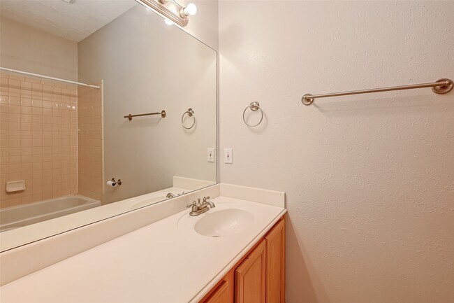 Building Photo - 717 Cedarwood Dr