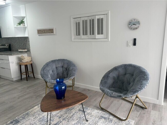 Building Photo - 1255 Collins Ave