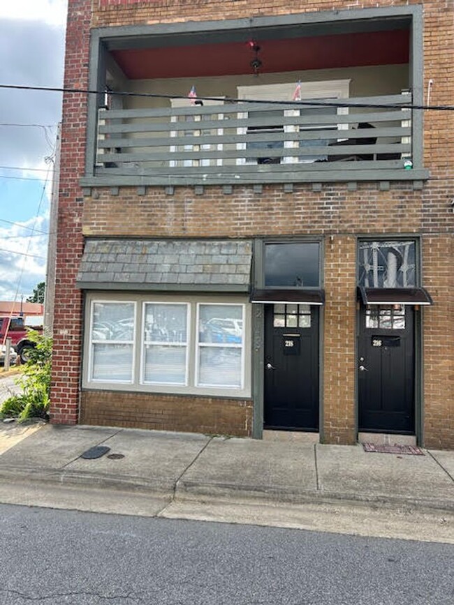 Primary Photo - Charming and Modern 1BR/1.5BA Downtown Apa...