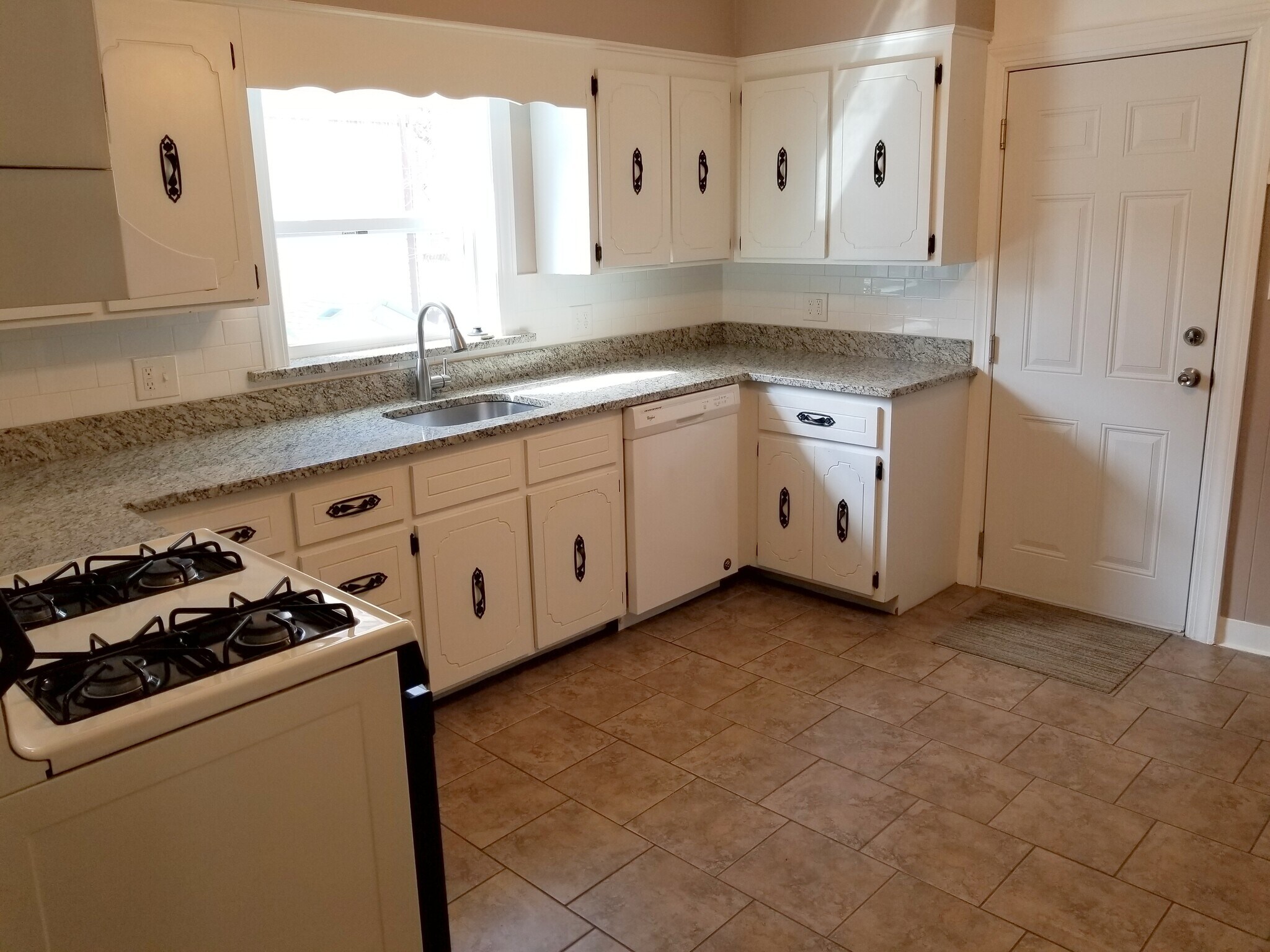 Building Photo - 49 Hillside Ave