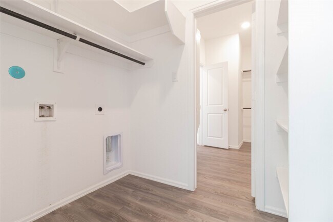 Building Photo - 9411 Clearwater Bluff Ln