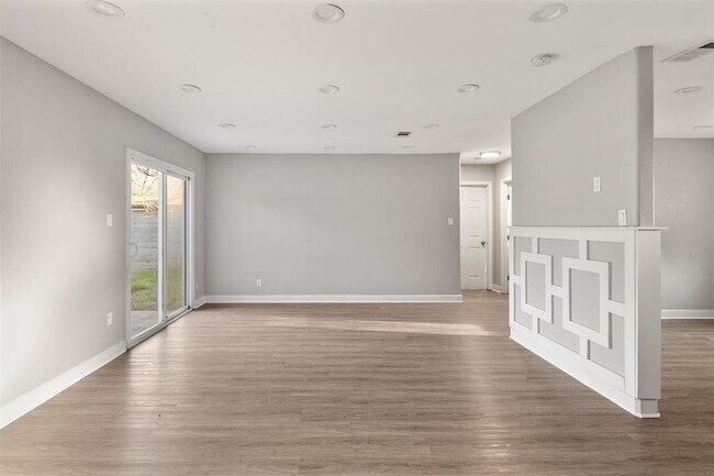 Building Photo - 2308 Devonshire Dr
