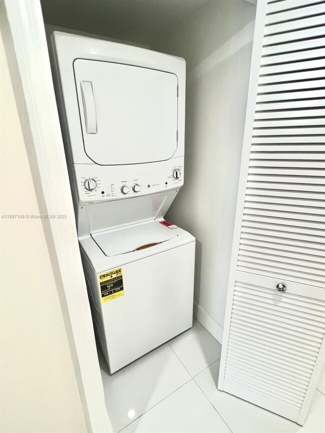 Building Photo - 3100 S Le Jeune Rd