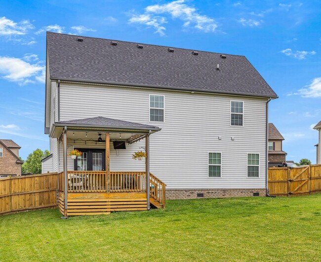 Building Photo - Pet Friendly Four Bedroom!