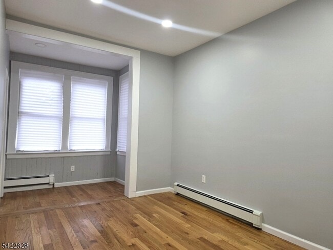 Building Photo - 586 N 11th St