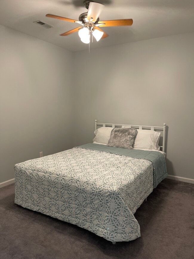 Building Photo - 1217 Dreamview Ln