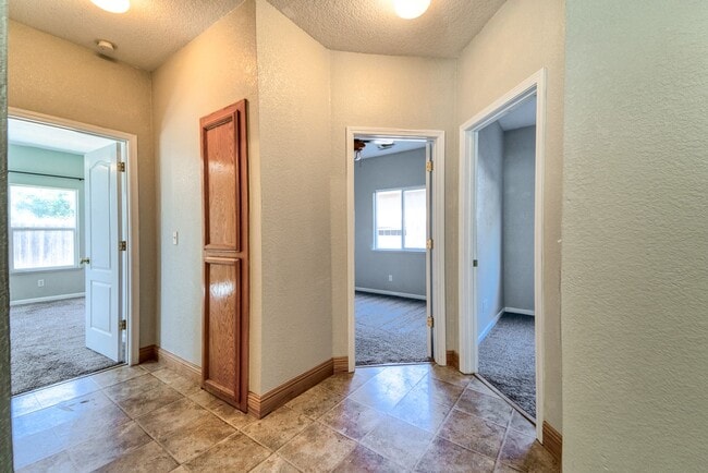Building Photo - North Yuba City 3 bd 2 bath Home with solar