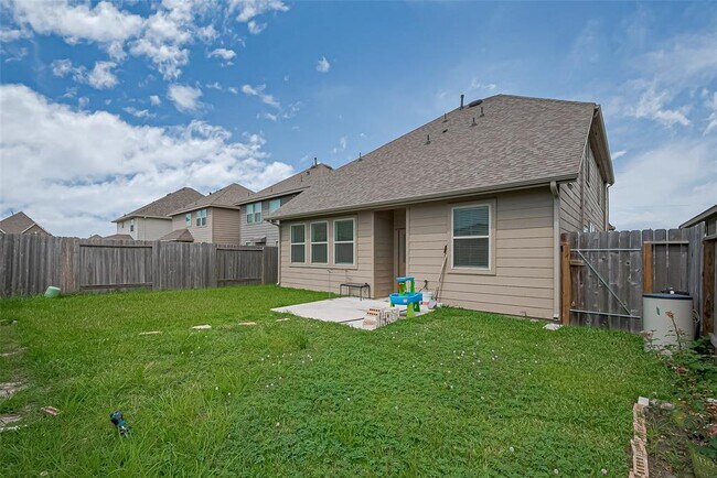 Building Photo - 14214 Singing Oaks Trl