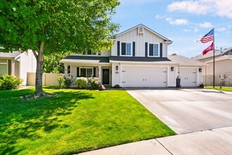 Building Photo - 5 Bedroom Home in Red Feather Estates - Me...