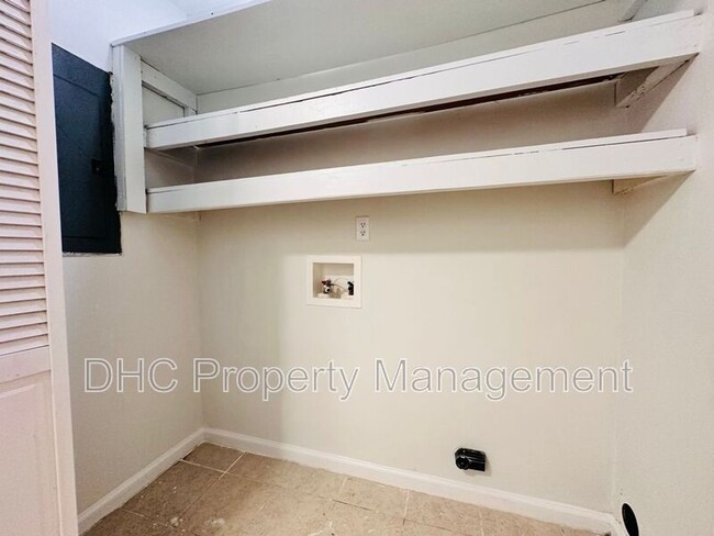 Building Photo - 1235 Kings Mountain Ct