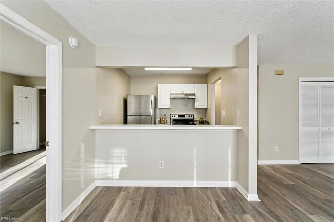 Building Photo - 213 Quarter Trail