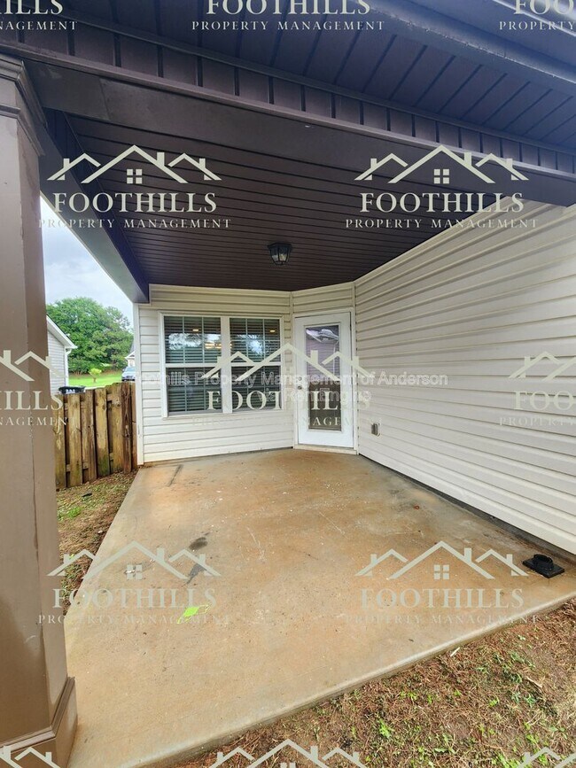 Building Photo - 1027 Whirlaway Cir
