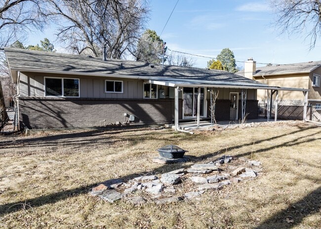 Building Photo - Newly Remodeled 5 Bed Home with Huge Yard