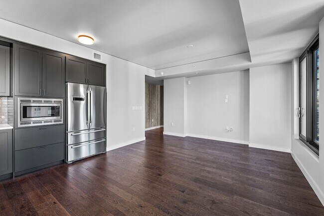 Building Photo - Gorgeous Two Bedroom Condo in The Coloradan!