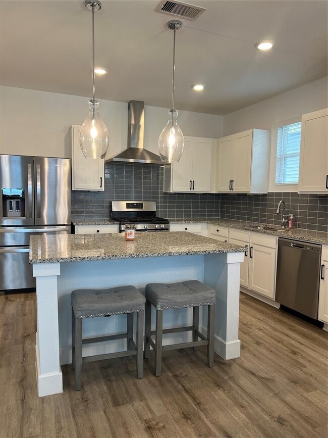 Building Photo - 13107 Clear View Dr