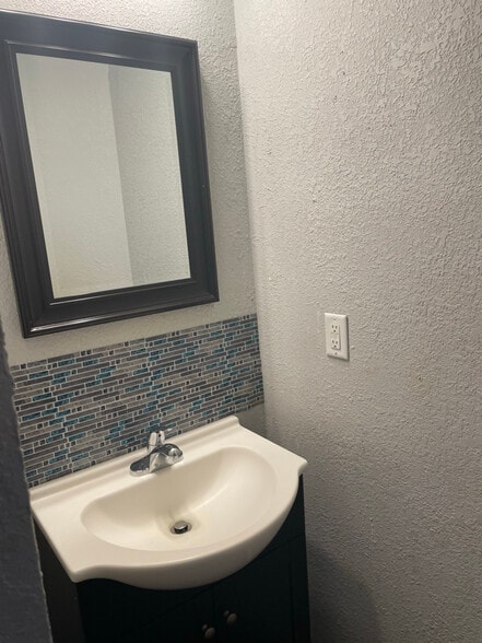 Building Photo - 1108 Rhodes Rd N