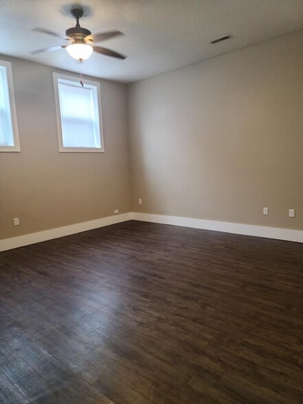 Building Photo - 2212 E 12th St