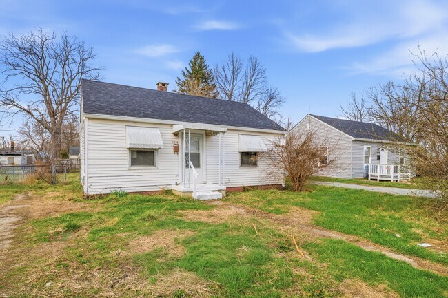 Building Photo - 1614 W 18th St