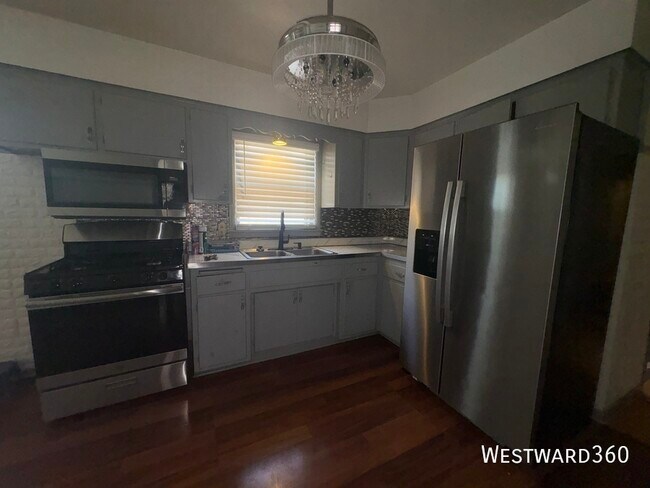 Building Photo - 13820 S Tracy-