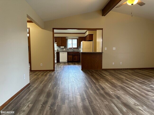 Building Photo - 37260 Rosebush St