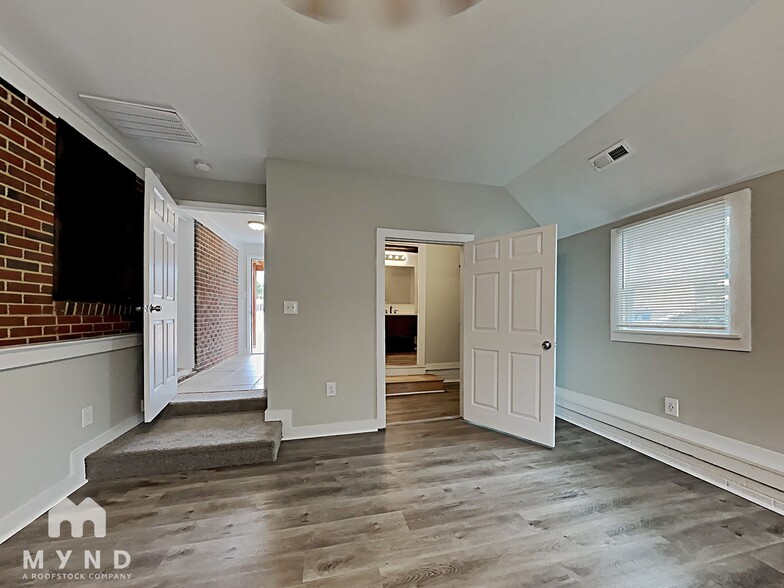 Building Photo - 128 Manor Cir
